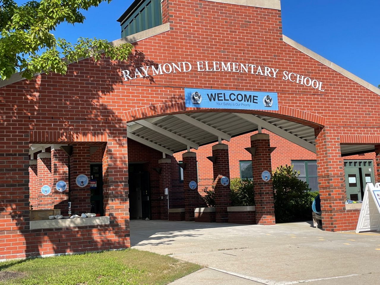 Maine school districts struggle with filling positions